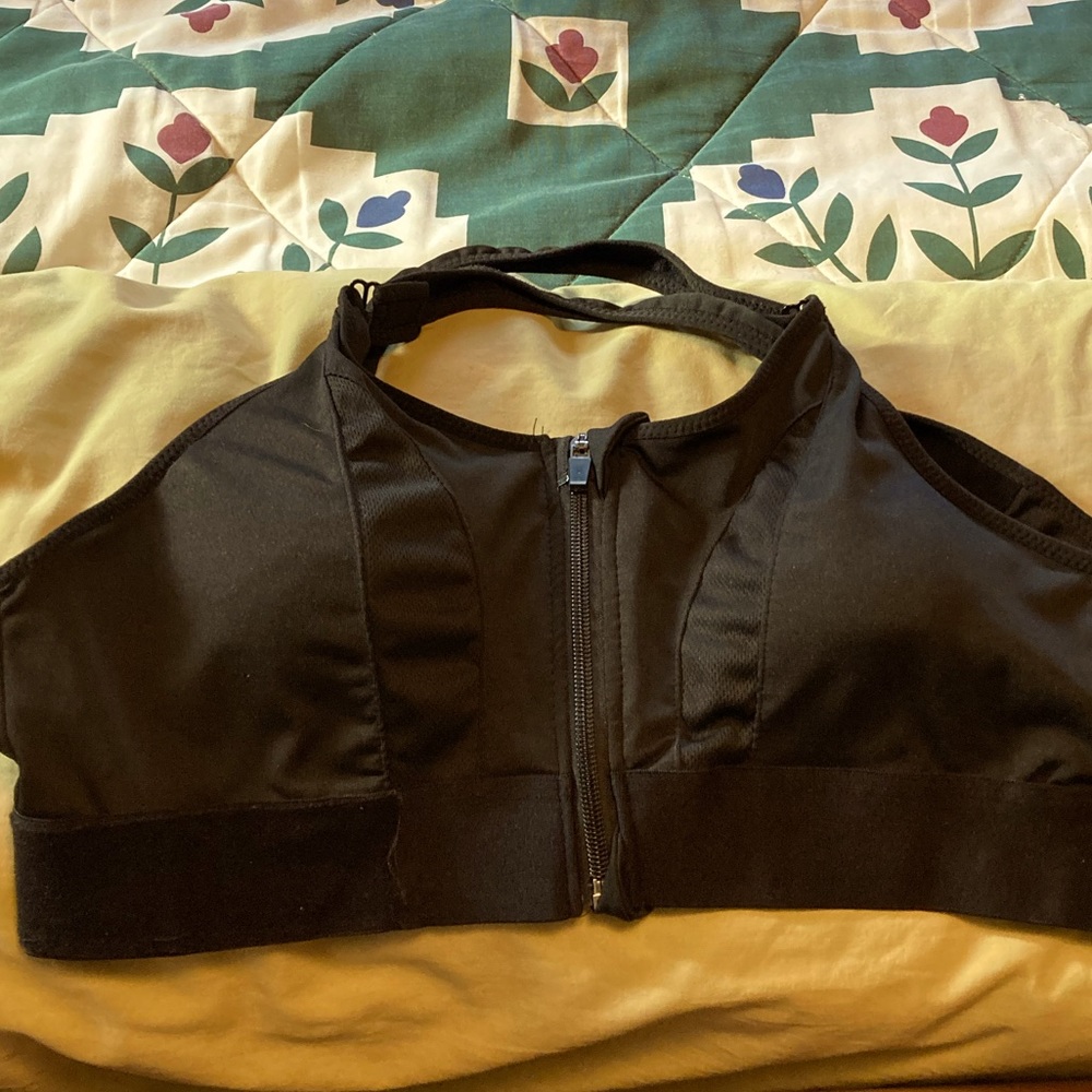 Sports Bra, Black, XL, Adjustable Wrap around Chest with Zipper front, NWOT 🖤